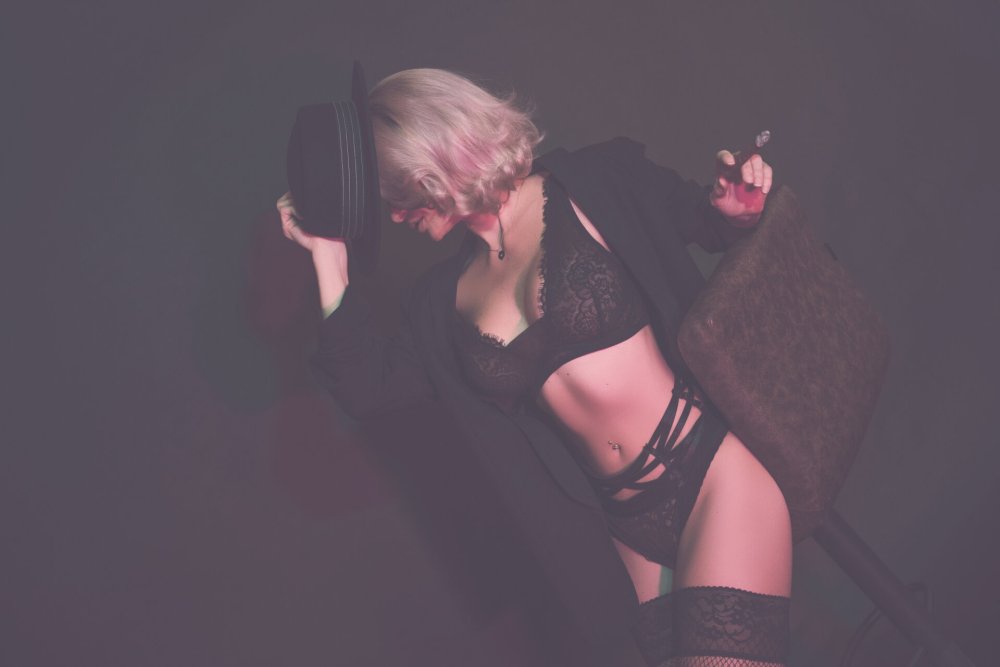 The photo shoot is erotic