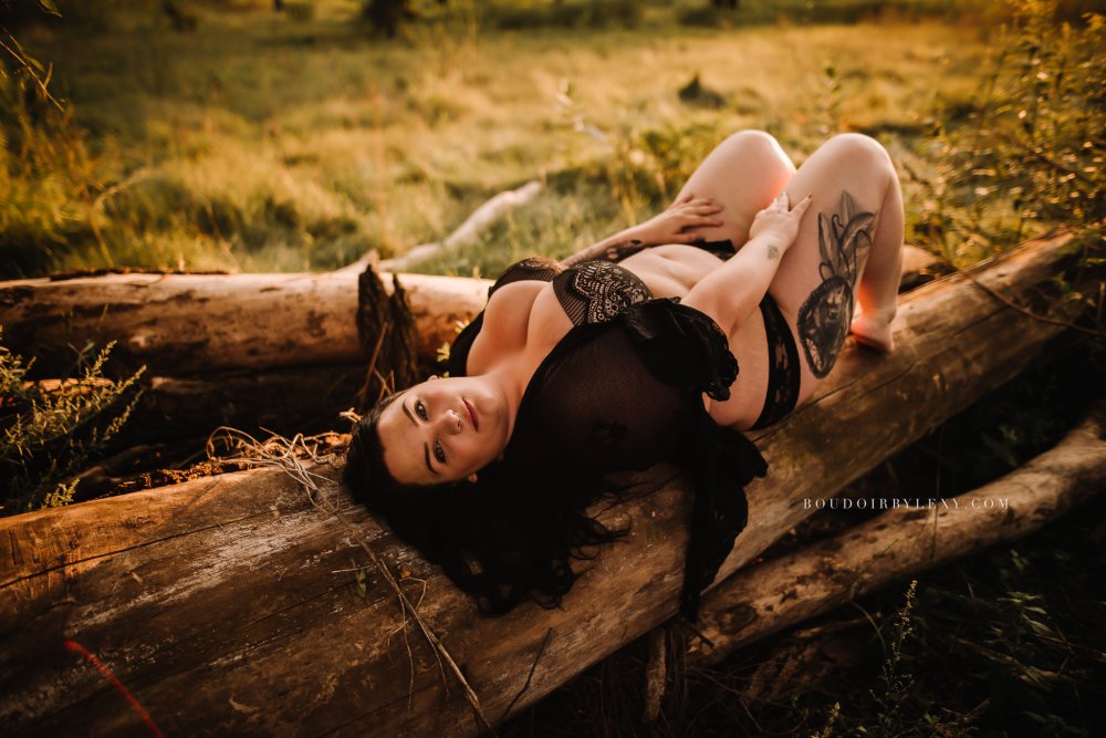 The photo shoot is erotic