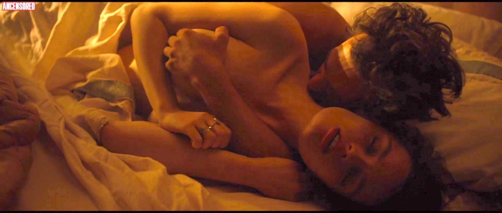 Tom Hiddleston Bager peak bed stage