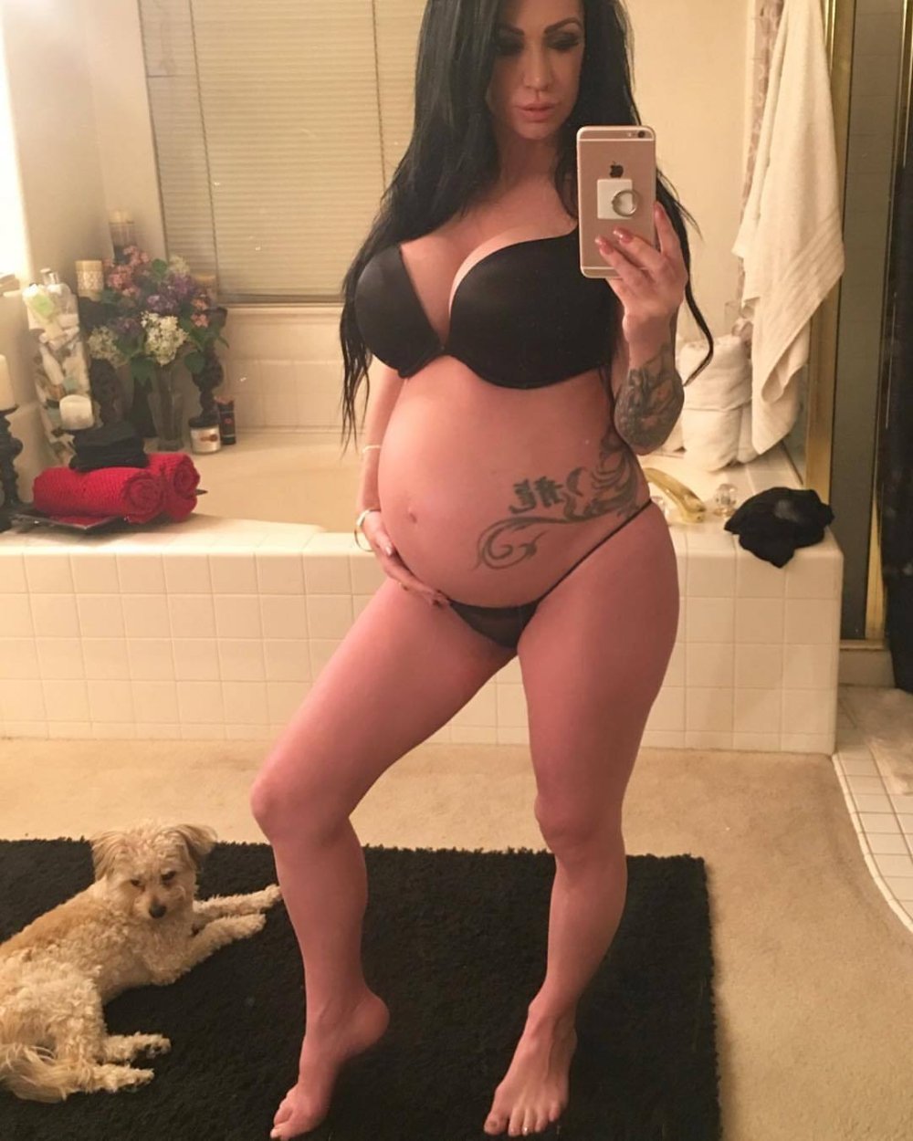 Perepnant Big Belly Selfiej Applegate Pregnant