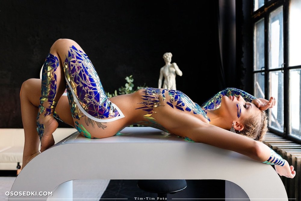 Bodiart female on the body