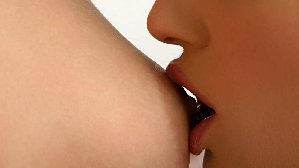 Girl kisses the girl's chest