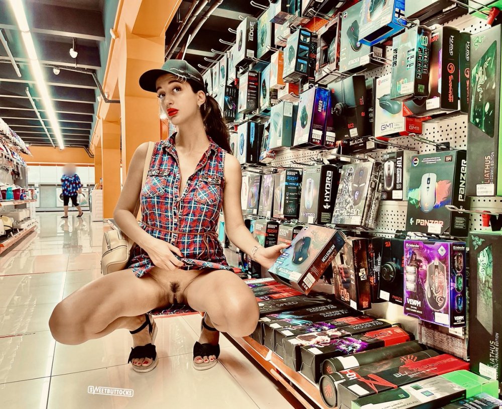 Sweetbuttocks naked in the store