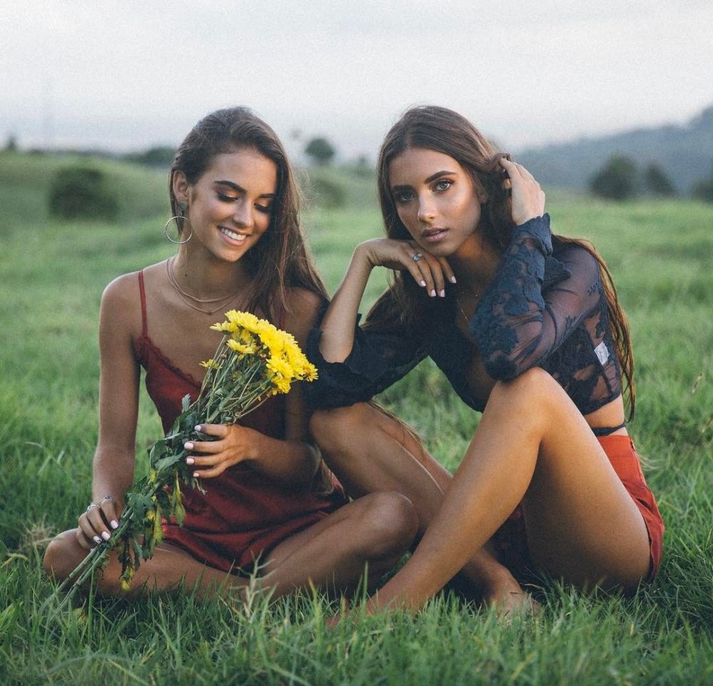 Twin models Elisha and Rene Herbert