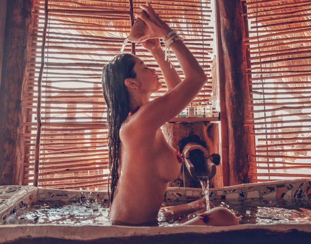 Ariana Celeste Paparazzi