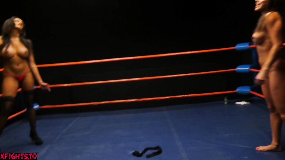 Lesbian battles in the ring