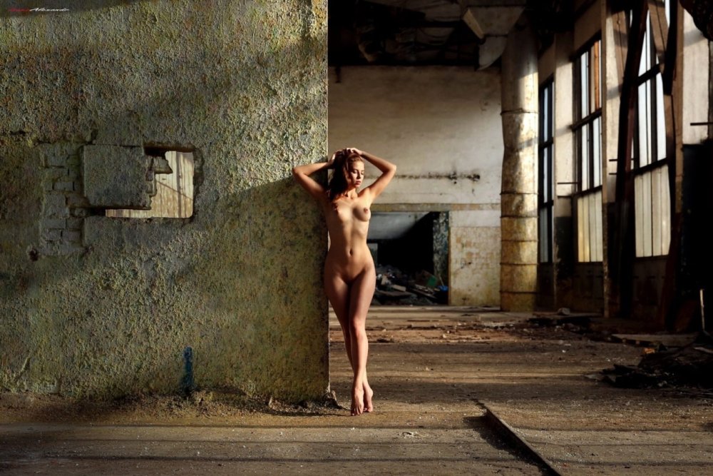 Naked girls in ruins