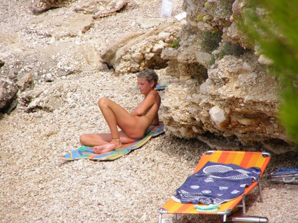 The boy sunbathes without panties