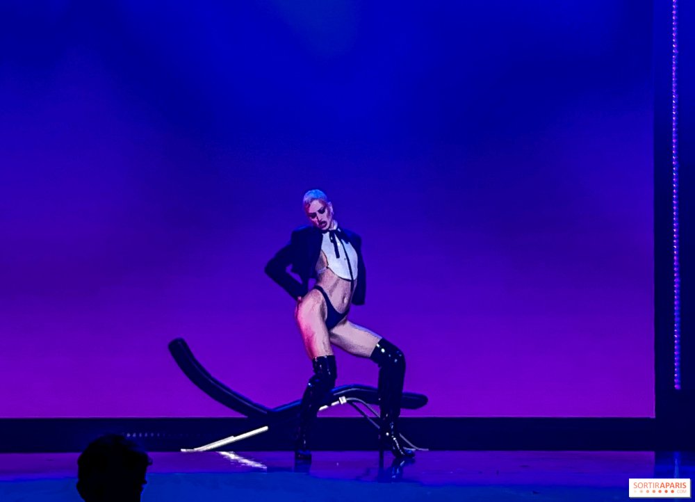 Erotic cabaret show