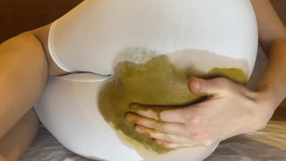 Panty poop