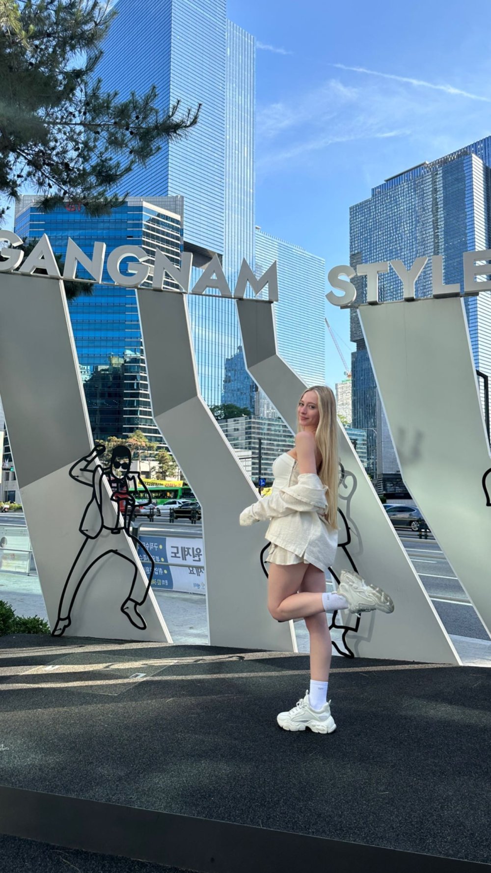 Naked beautiful girl