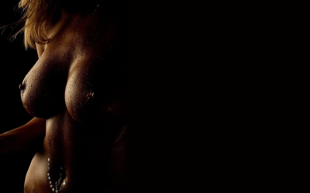 Erotic screensavers on the desktop