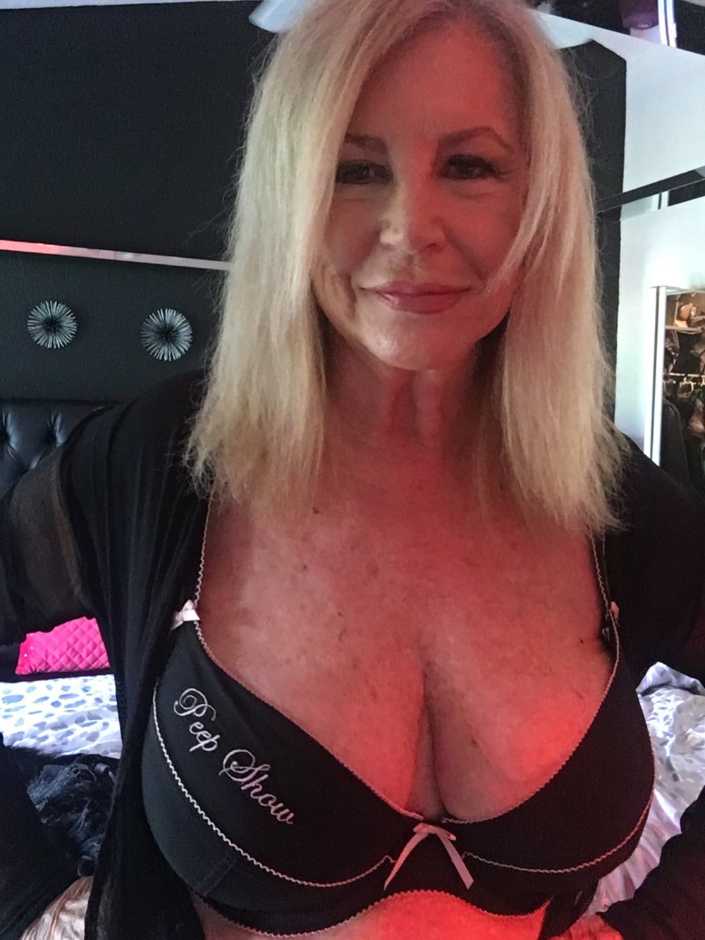 Anneke van Buuren breasts