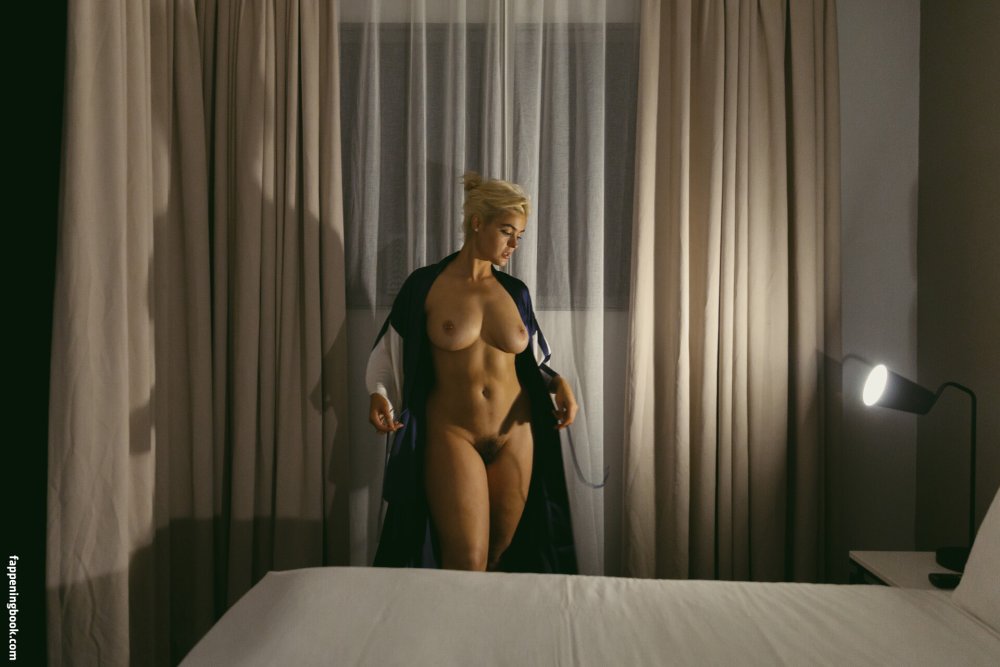 Naked Stefania Ferrario