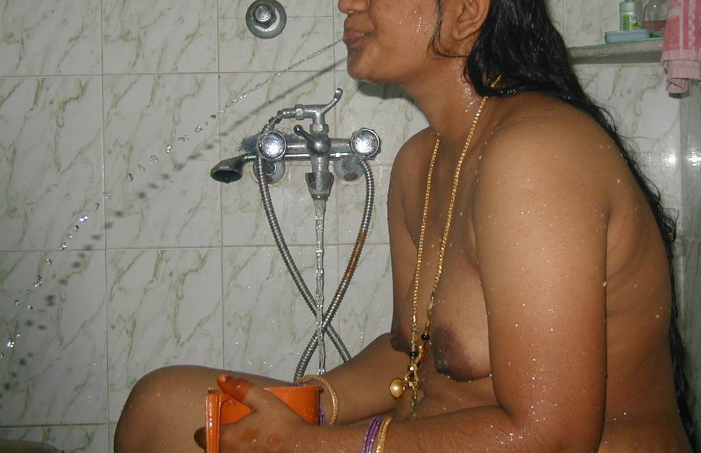 Indian Handjob in Front of Aunty's Nude Bath