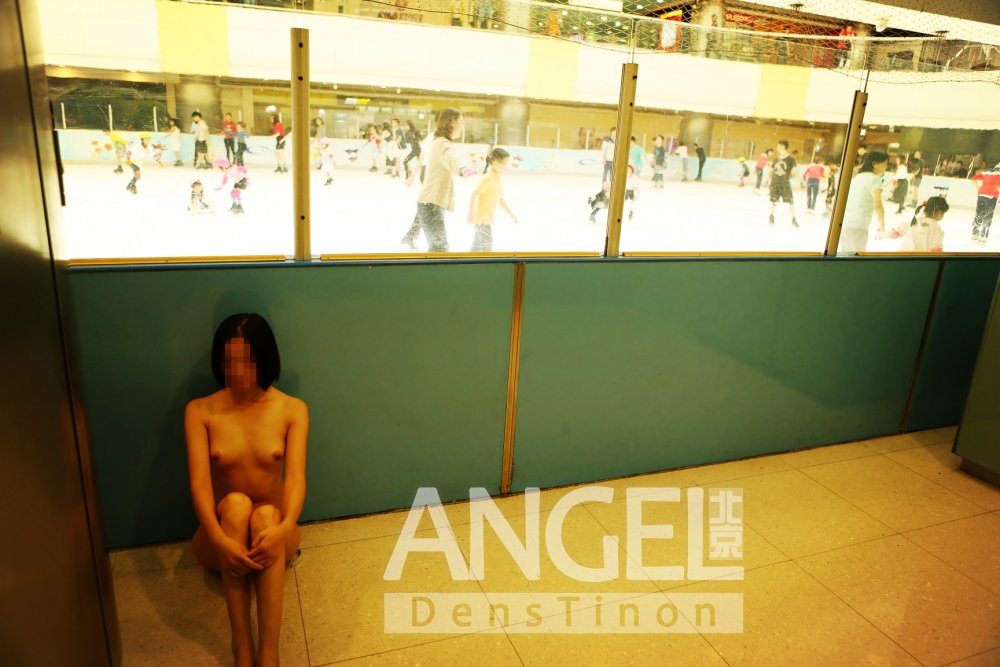 Naked Chinese women in public