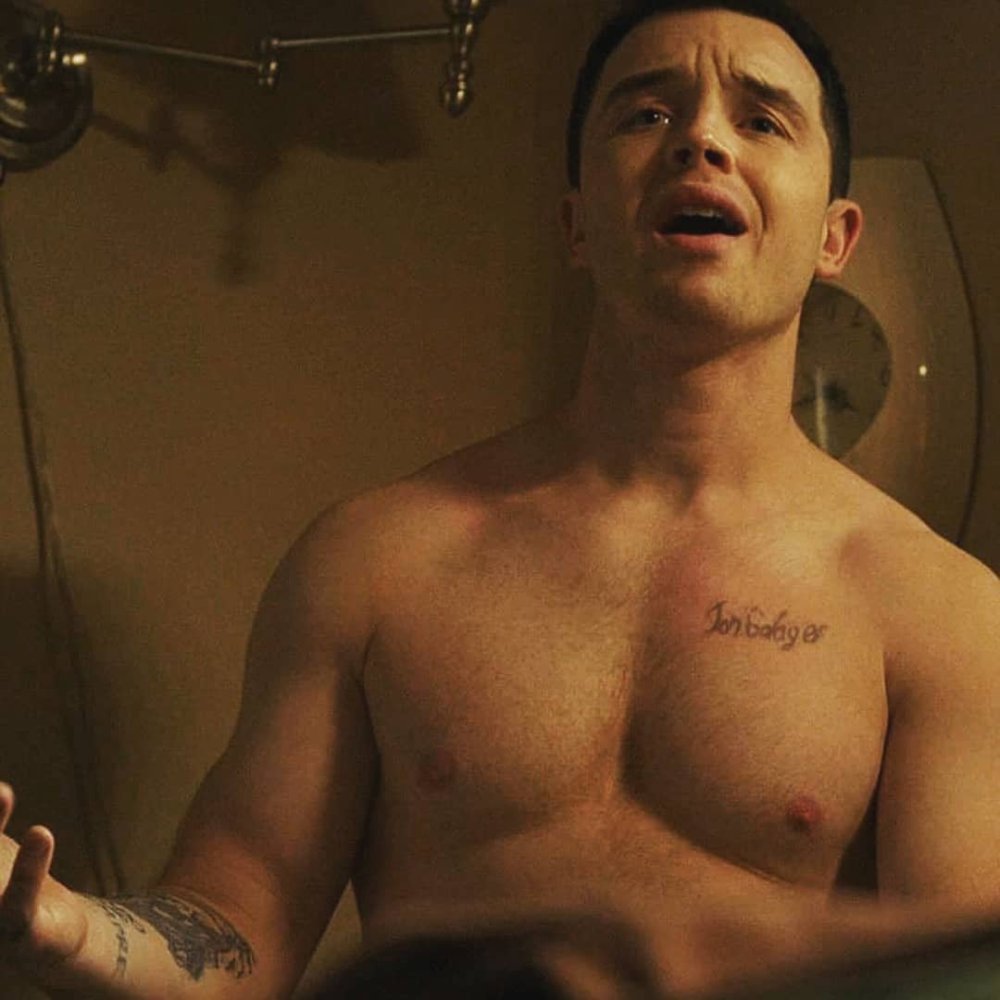 Tyler Moore shameless torso