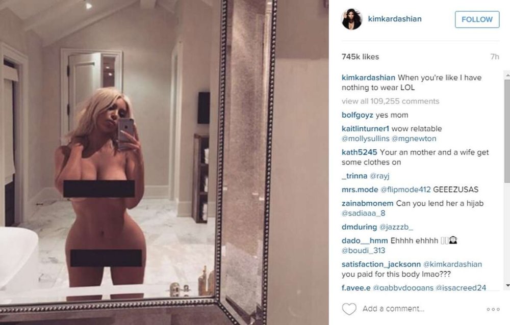 Kim Kardashian Selfie in the bathroom