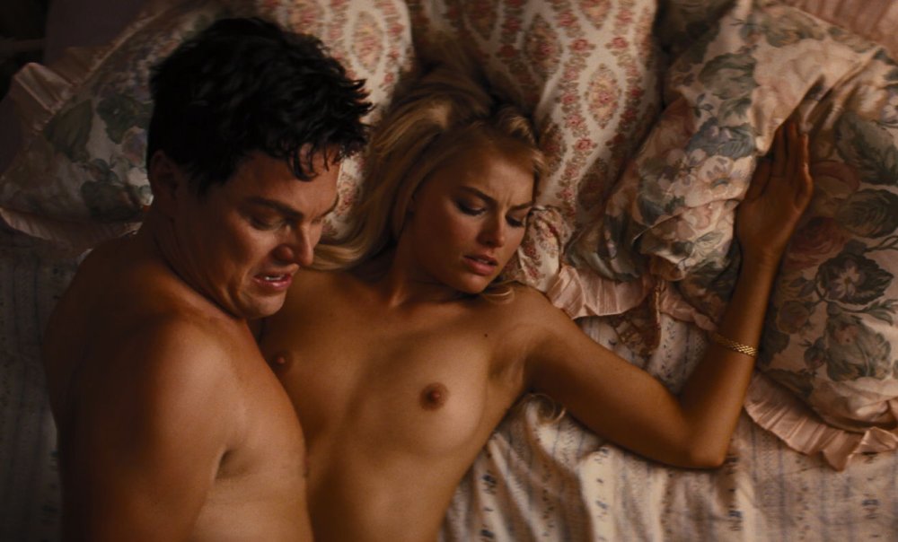 Margot Robbie and Leonardo DiCaprio bed stage