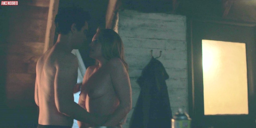 Elizabeth Moss photo naked
