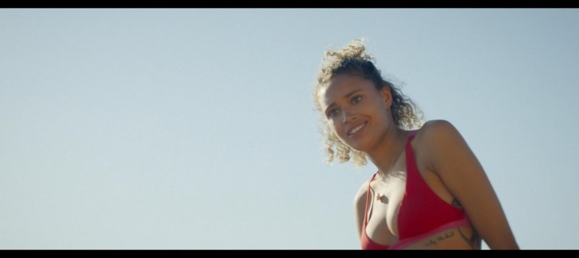 The Christmas tree is alive