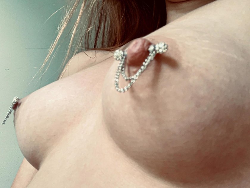 Big elastic tits with piercing