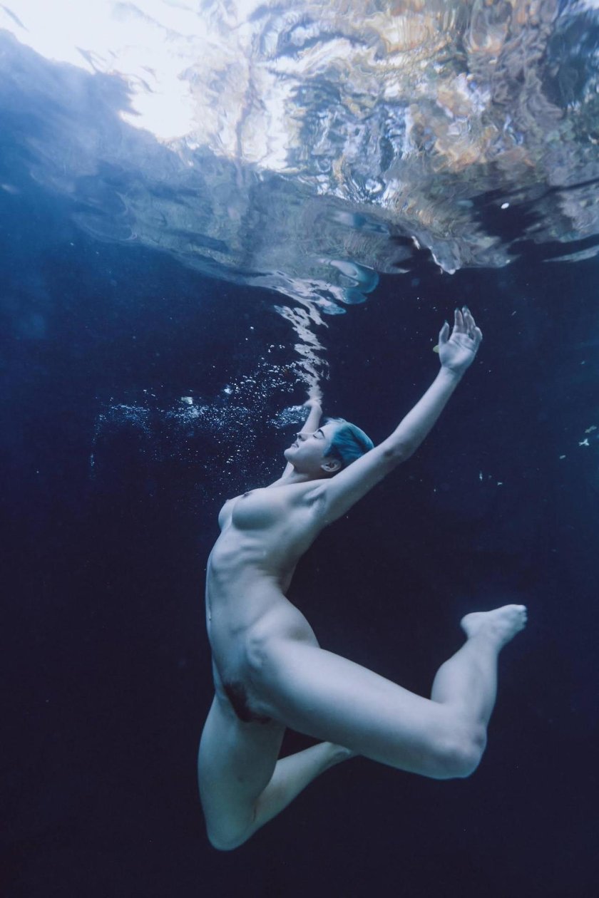 Naked boobs under water