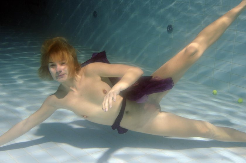 Underwater shooting of naked women