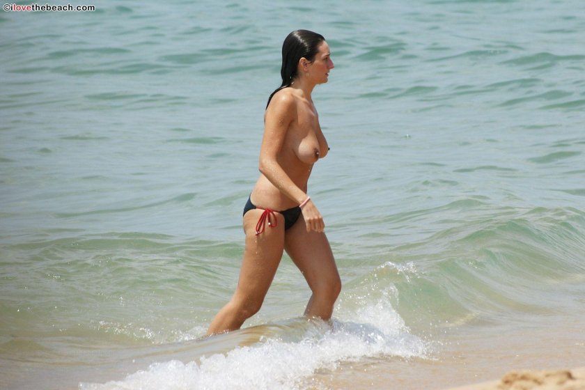 Peeping on the beach