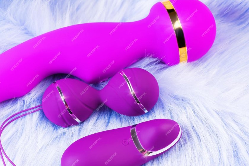 Double vibrator for women