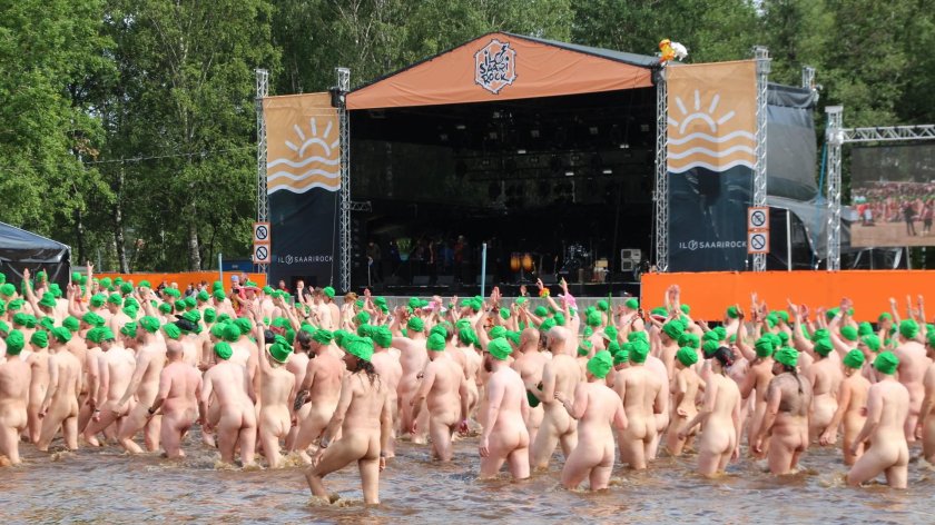 Mass bathing Nagishha