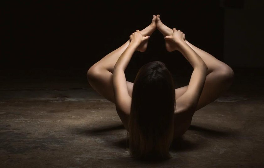 Poses of naked girls