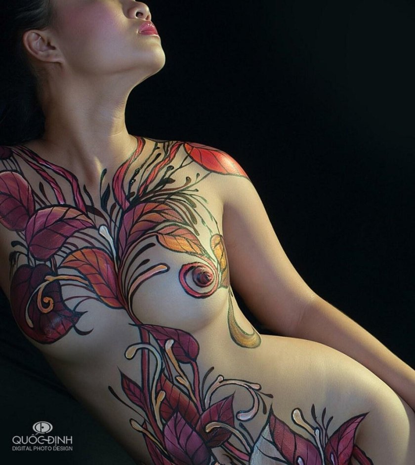 Bodiart on a naked body