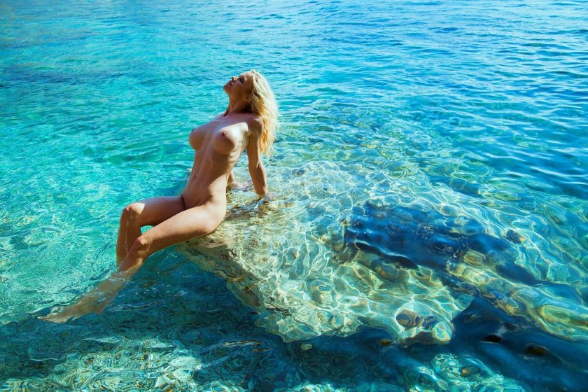 Erotic photo shoot at sea