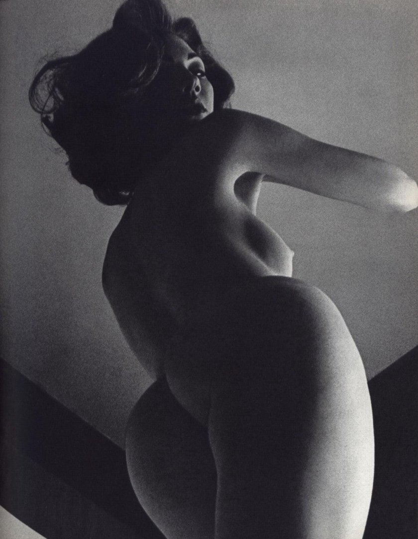 Naked women black white