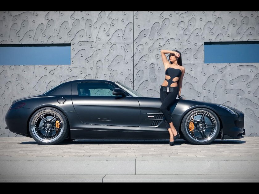 Mercedes Benz SLS