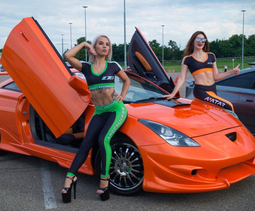 Toyota Selika and Girls