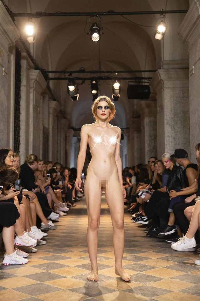 Show of the fashion naked women