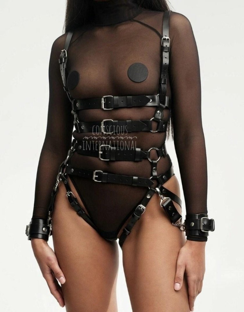Full Body Leather Harness Bdsm girl
