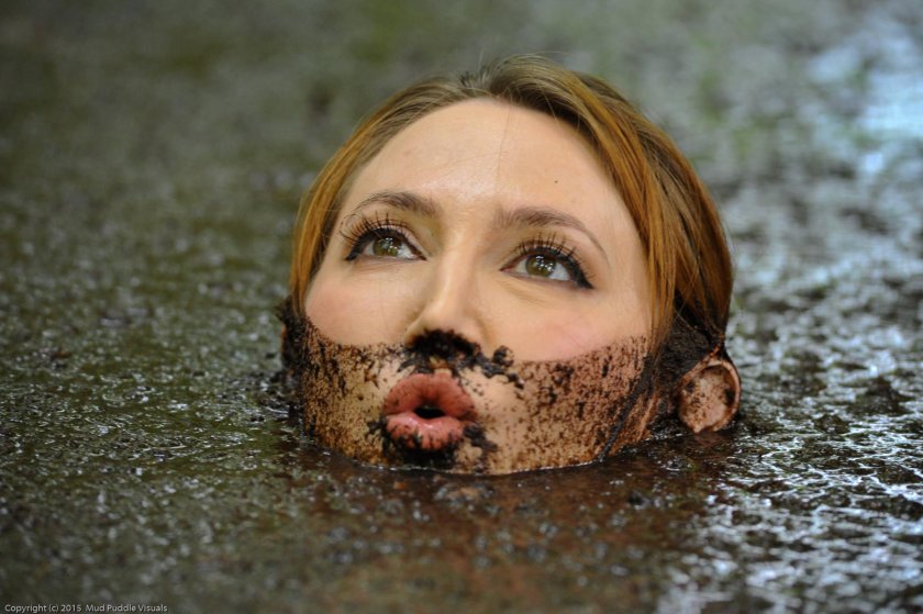 Girl drown in a swamp