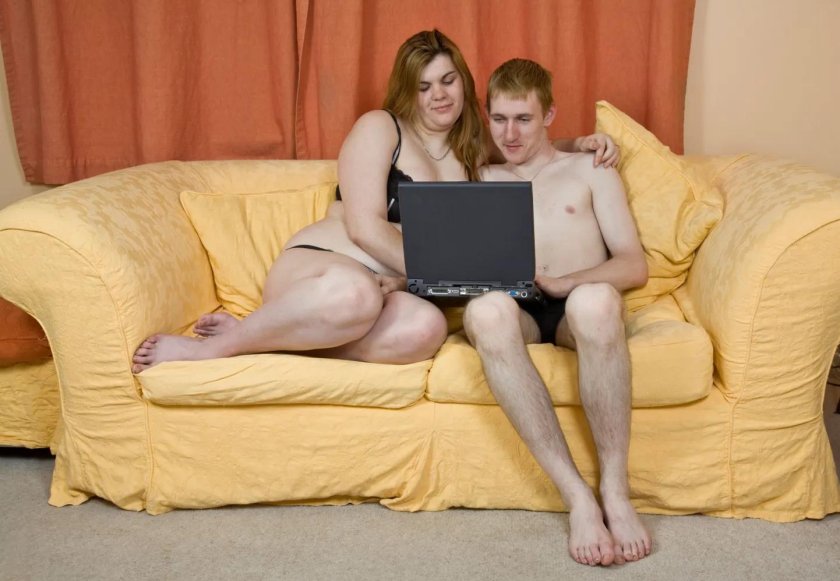 Guy and girl on the sofa with a tablet