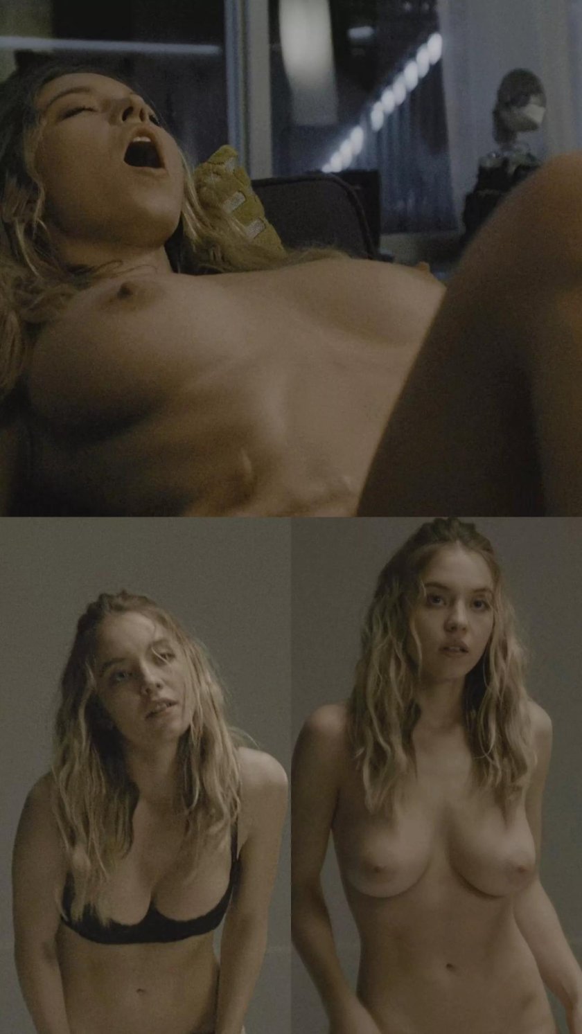 Actress Sidney Suini Naked