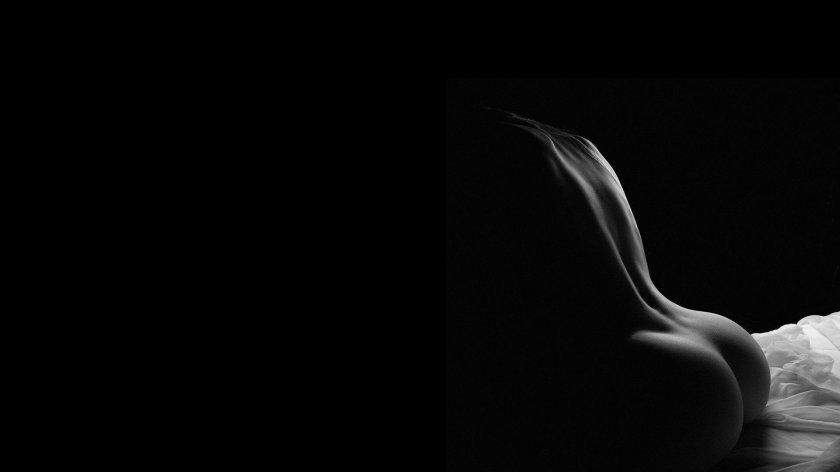 The silhouette of a naked girl