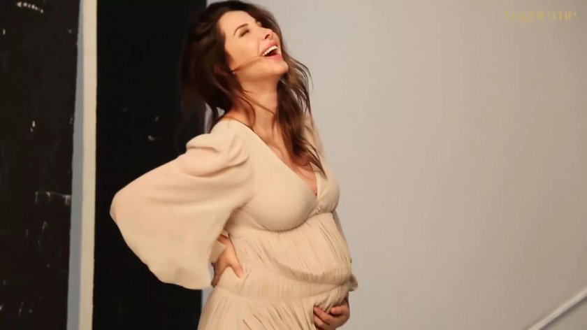 Photoshoot of a pregnant woman