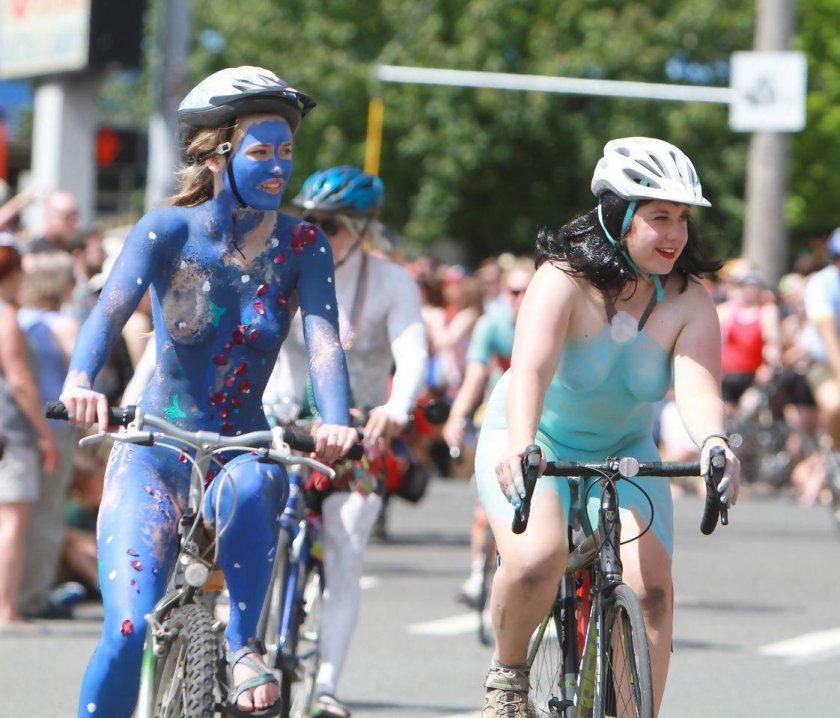 Naked bicycle races