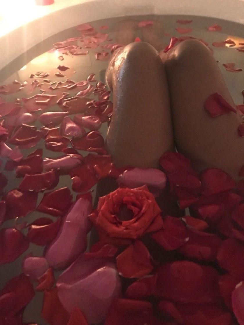 Bath with rose petals