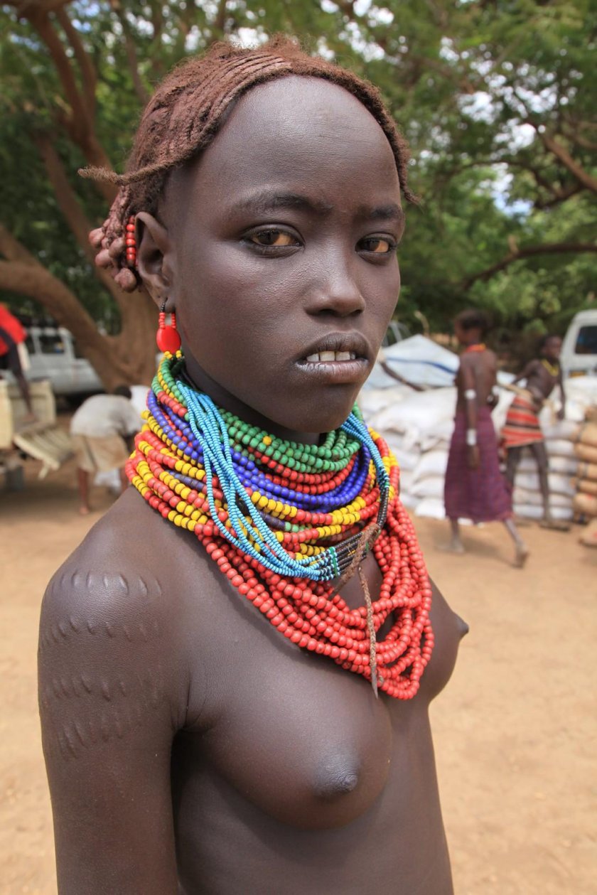 Africa of women with open breasts