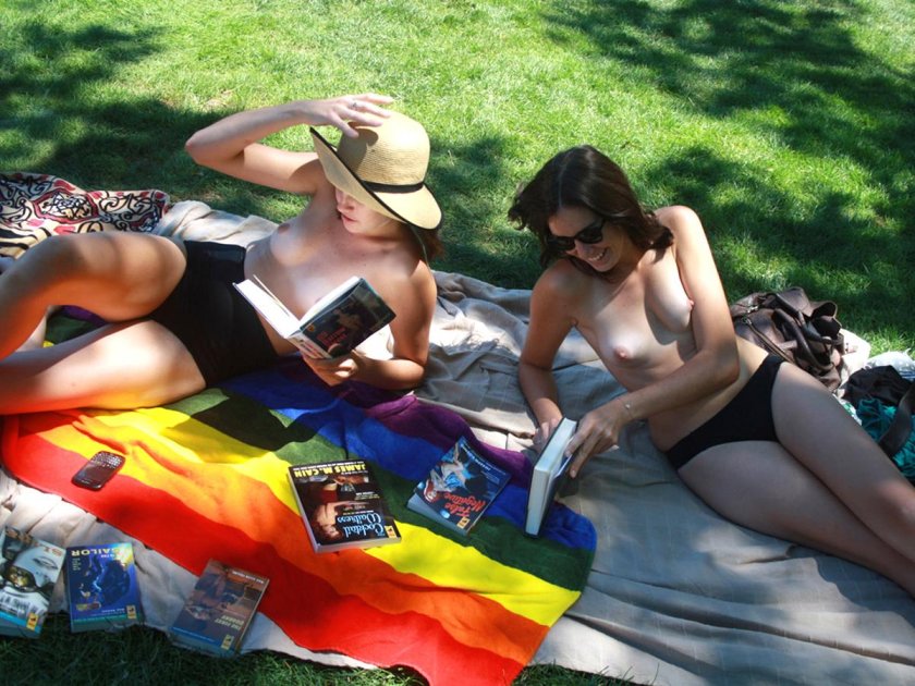 Girls Toples in the park