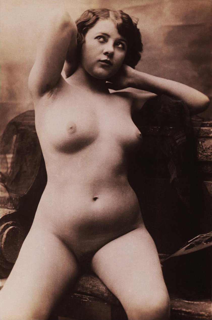 First pictures of naked women