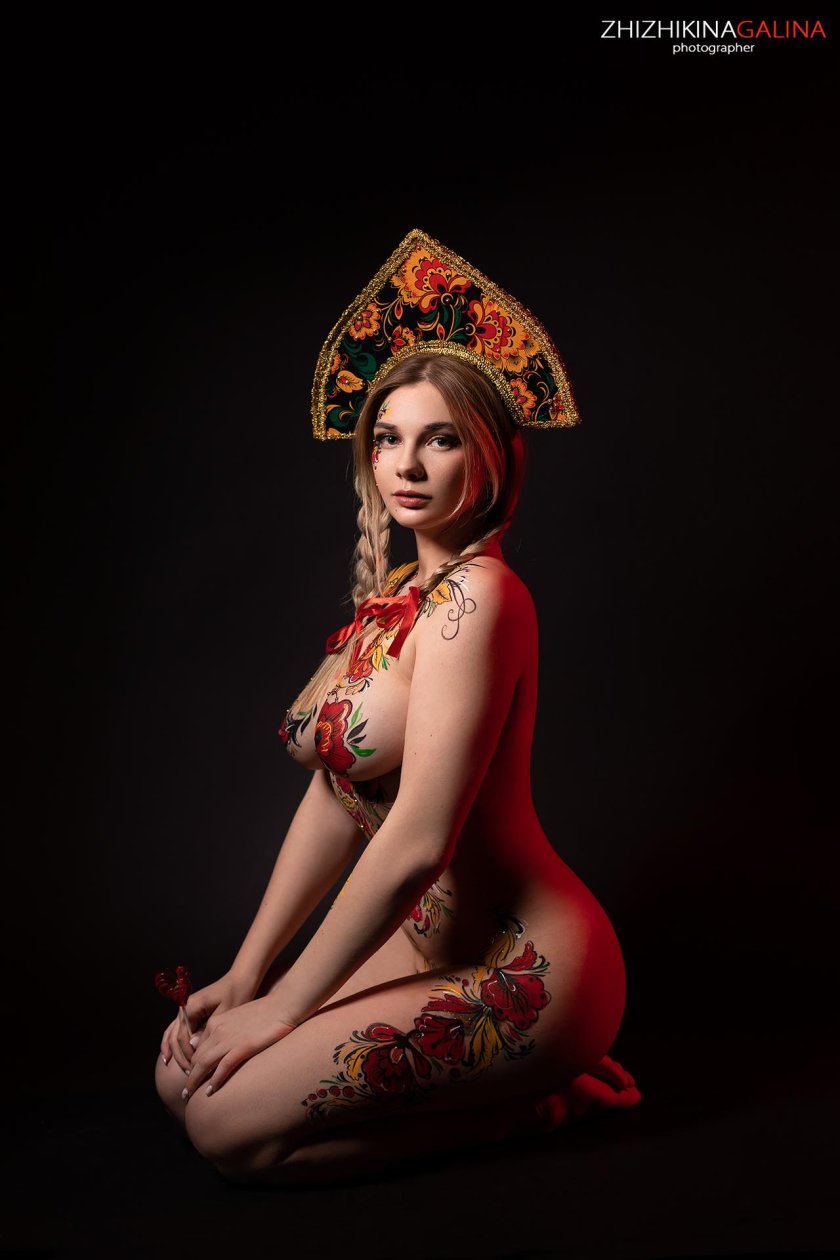 Naked beauties in kokoshniki